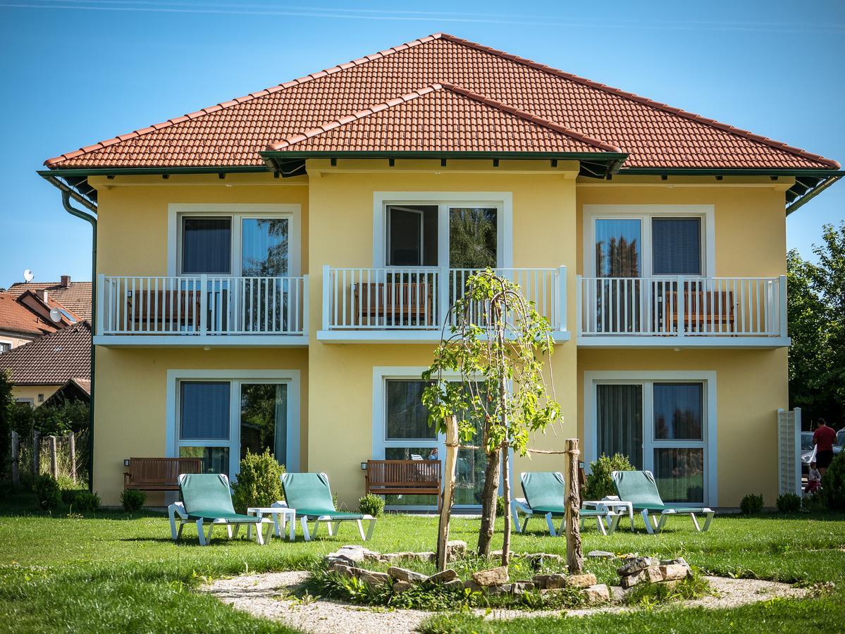 Dorf Hotel Gruener Baum Maria Laach am Jauerling Exterior foto